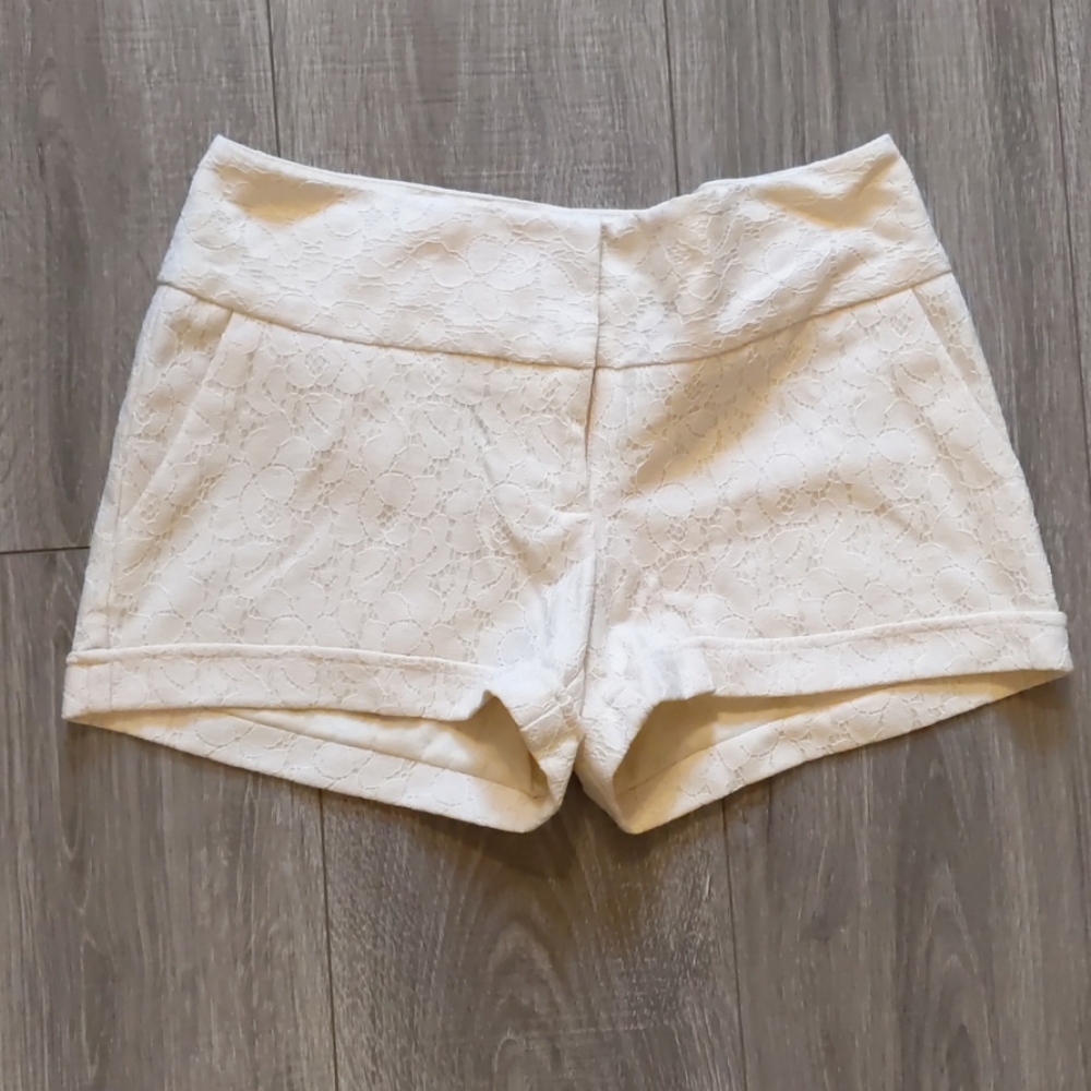 NWOT Daytrip Ivory Mid Rise Lace Shorts
